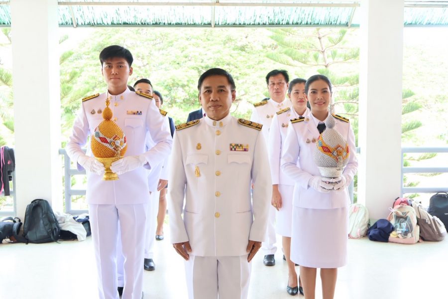 พิธีถวายพานพุ่ม เปิดกรวยดอกไม้ กล่าวถวายพระพรชัยมงคลและลงนามถวายพระพร เบื้องหน้าพระฉายาลักษณ์สมเด็จพระนางเจ้าสิริกิติ์ พระบรมราชินีนาถ พระบรมราชชนนีพันปีหลวง