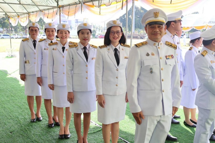 พิธีทำบุญตักบาตรถวายพระราชกุศลและพิธีวางพวงมาลา เพื่อเป็นการน้อมรำลึกถึงพระมหากรุณาธิคุณ ในพระบาทสมเด็จพระบรมชนกาธิเบศร มหาภูมิพลอดุลยเดชมหาราชบรมนาถบพิตร ณ บริเวณหน้าศาลากลาง จังหวัดเลย